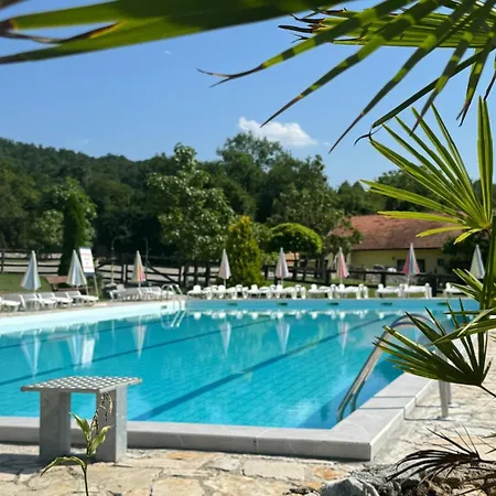 住宿加早餐酒店 Forest Camp 代斯波托瓦茨